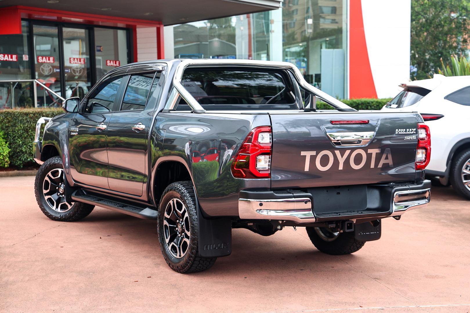 2021 Toyota Hilux SR5 in Silver