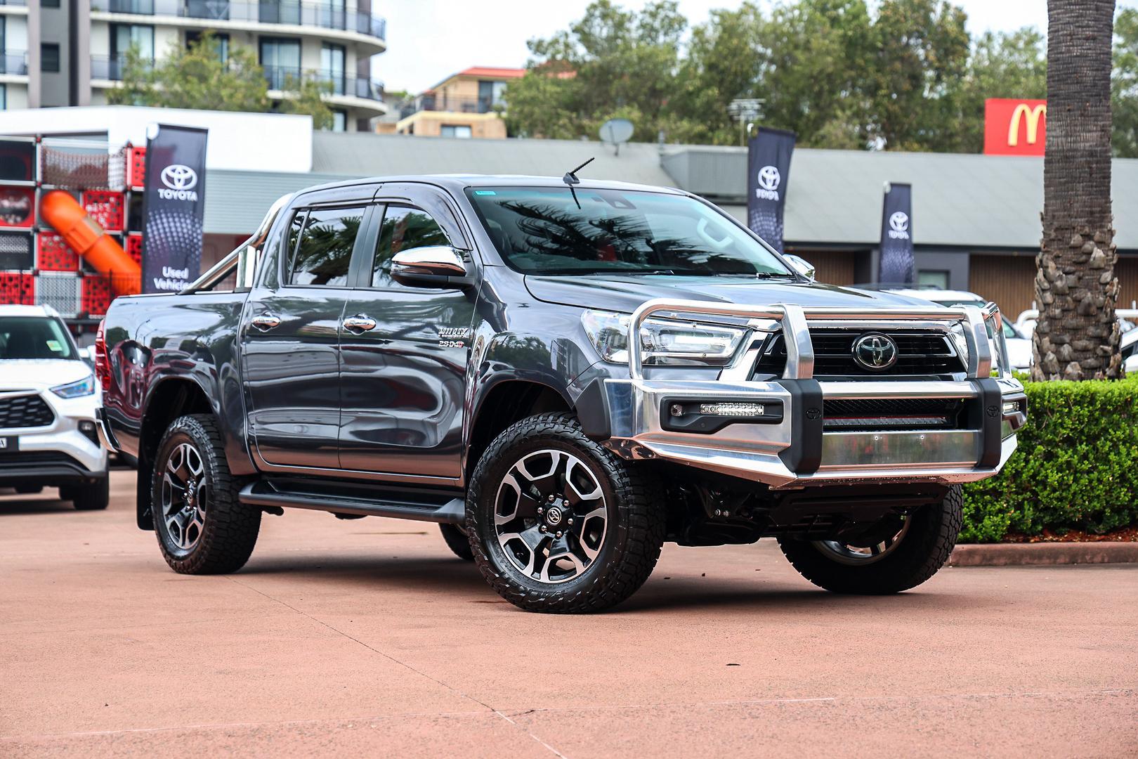 2021 Toyota Hilux SR5 in Silver
