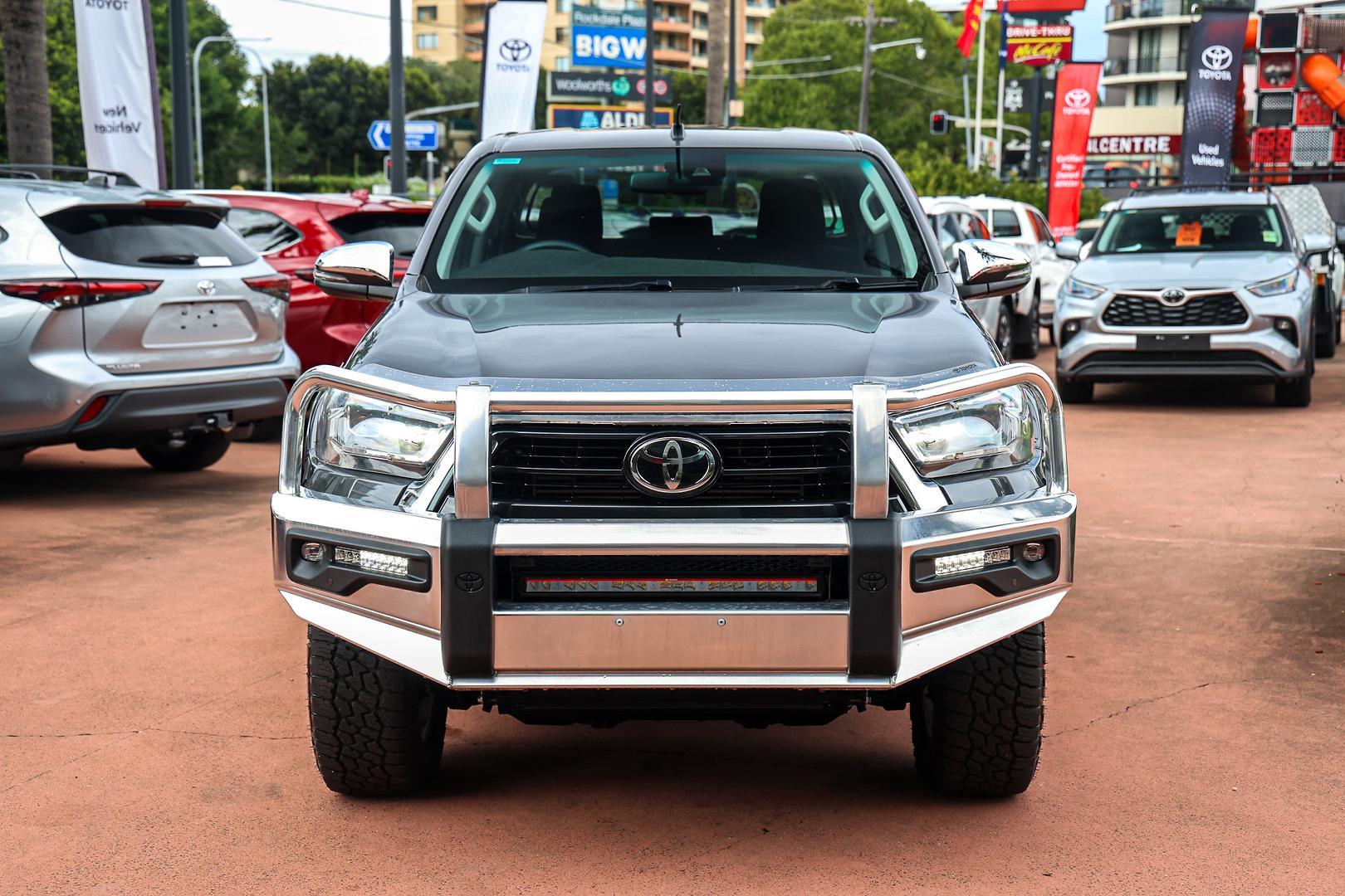 2021 Toyota Hilux SR5 in Silver
