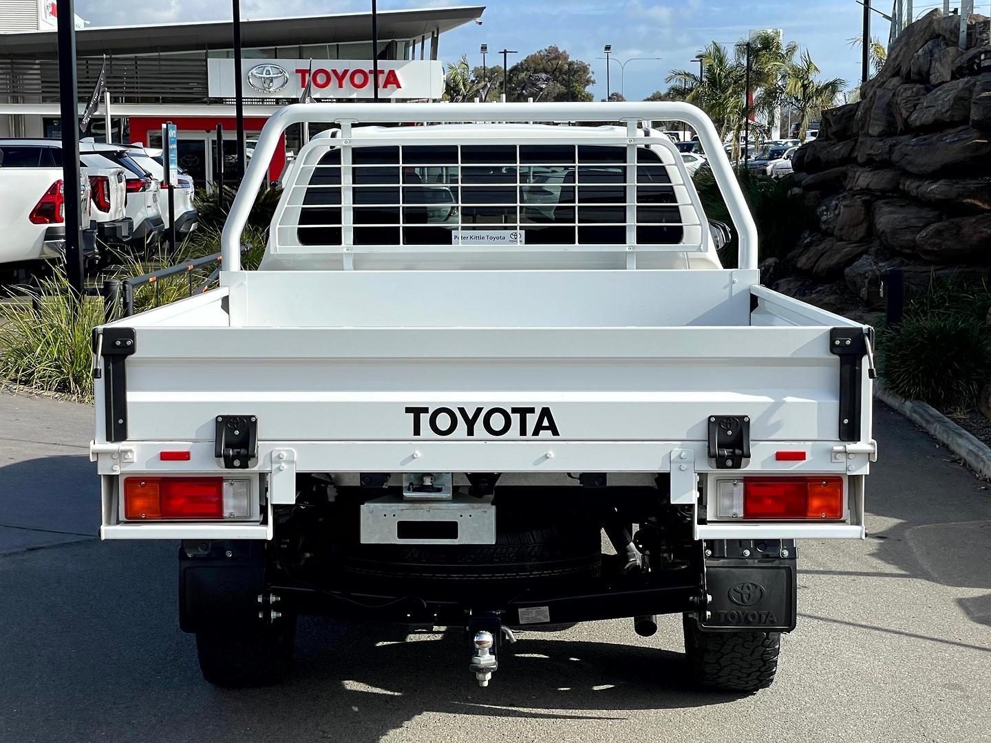 2021 Toyota Hilux SR5 in White
