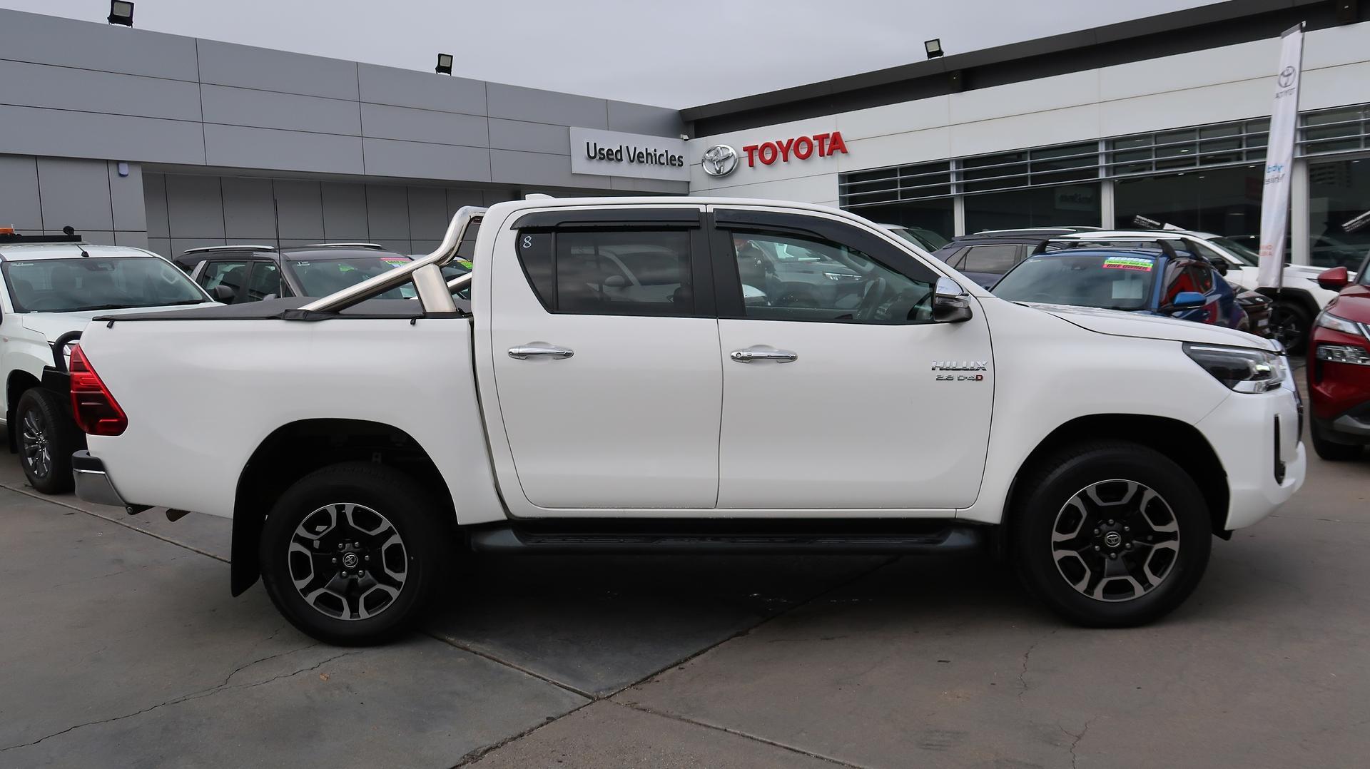 2021 Toyota Hilux SR5 in White