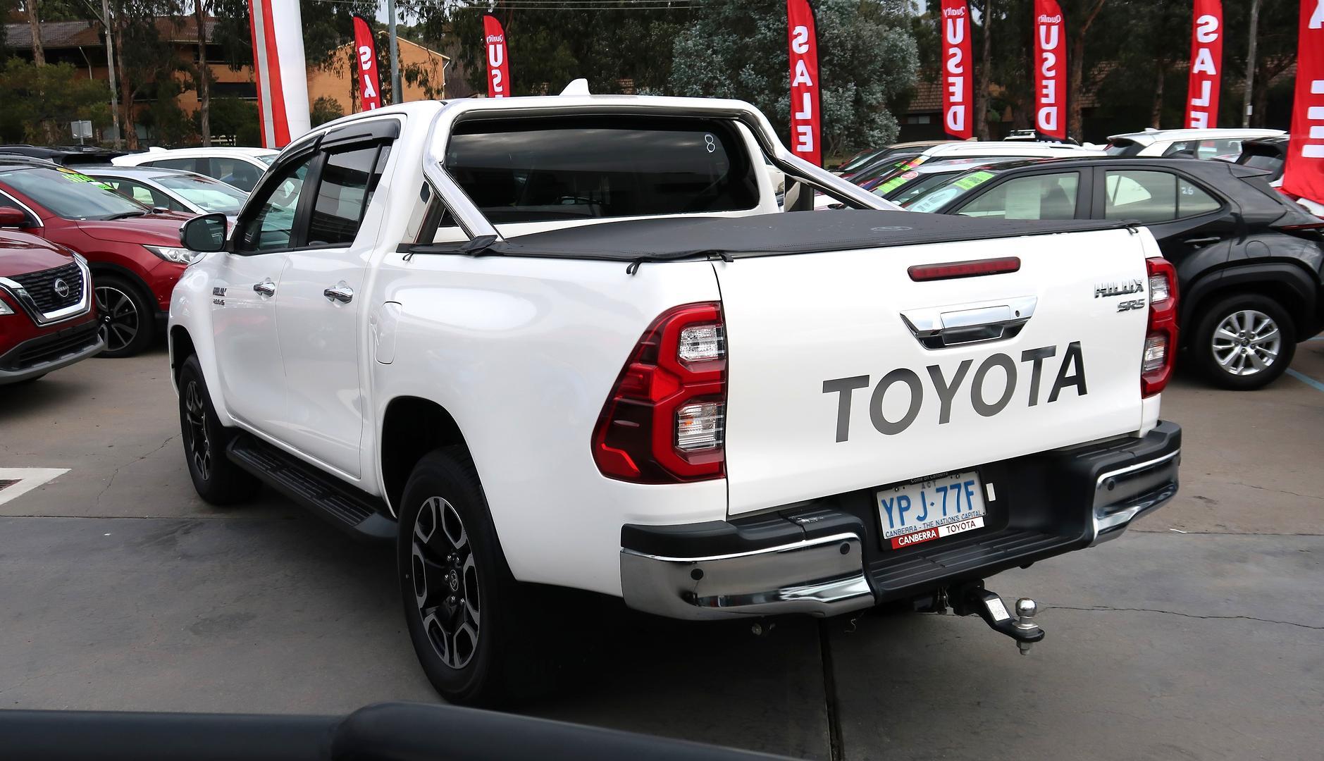 2021 Toyota Hilux SR5 in White