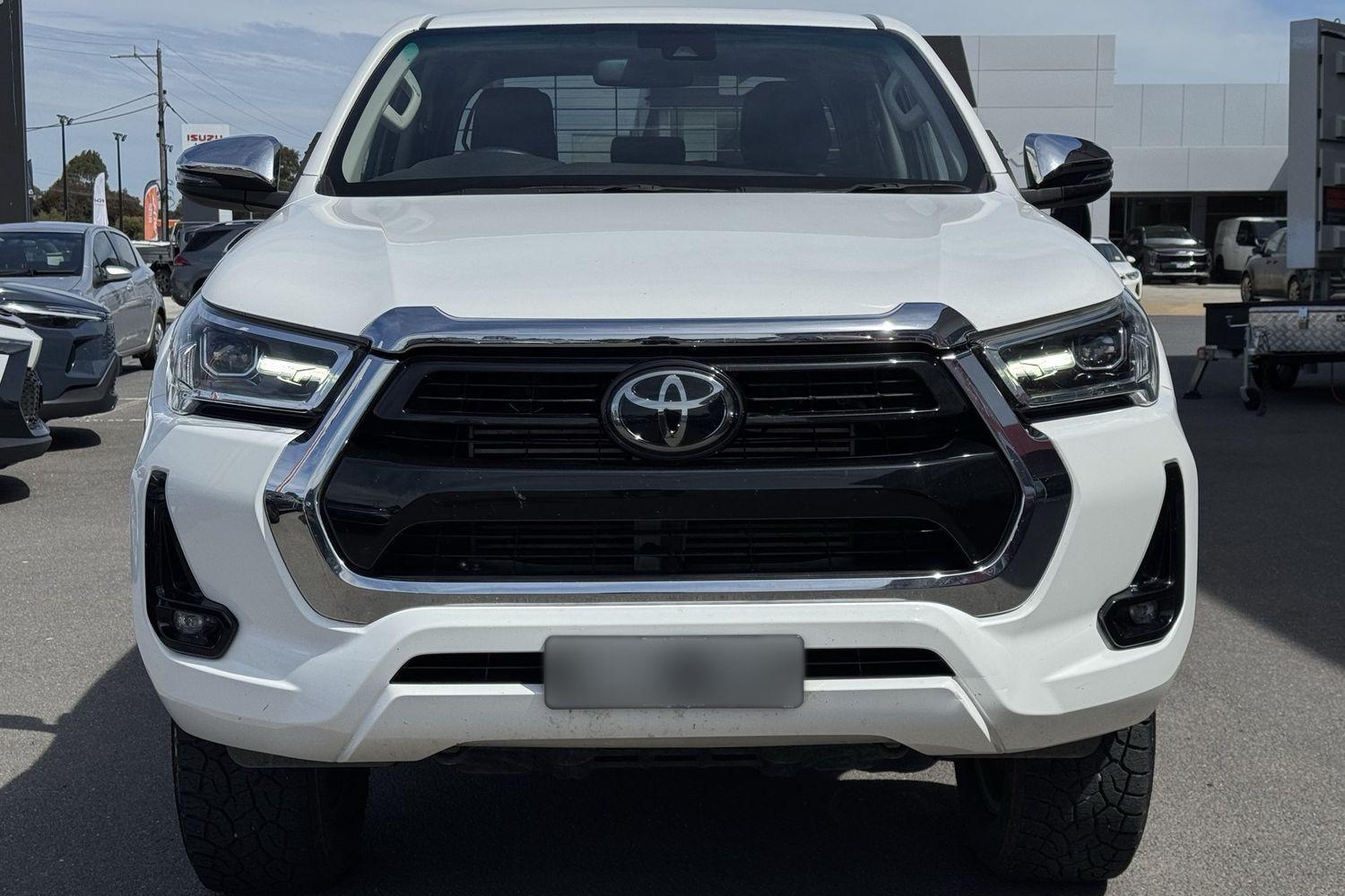 2022 Toyota Hilux SR5 in White