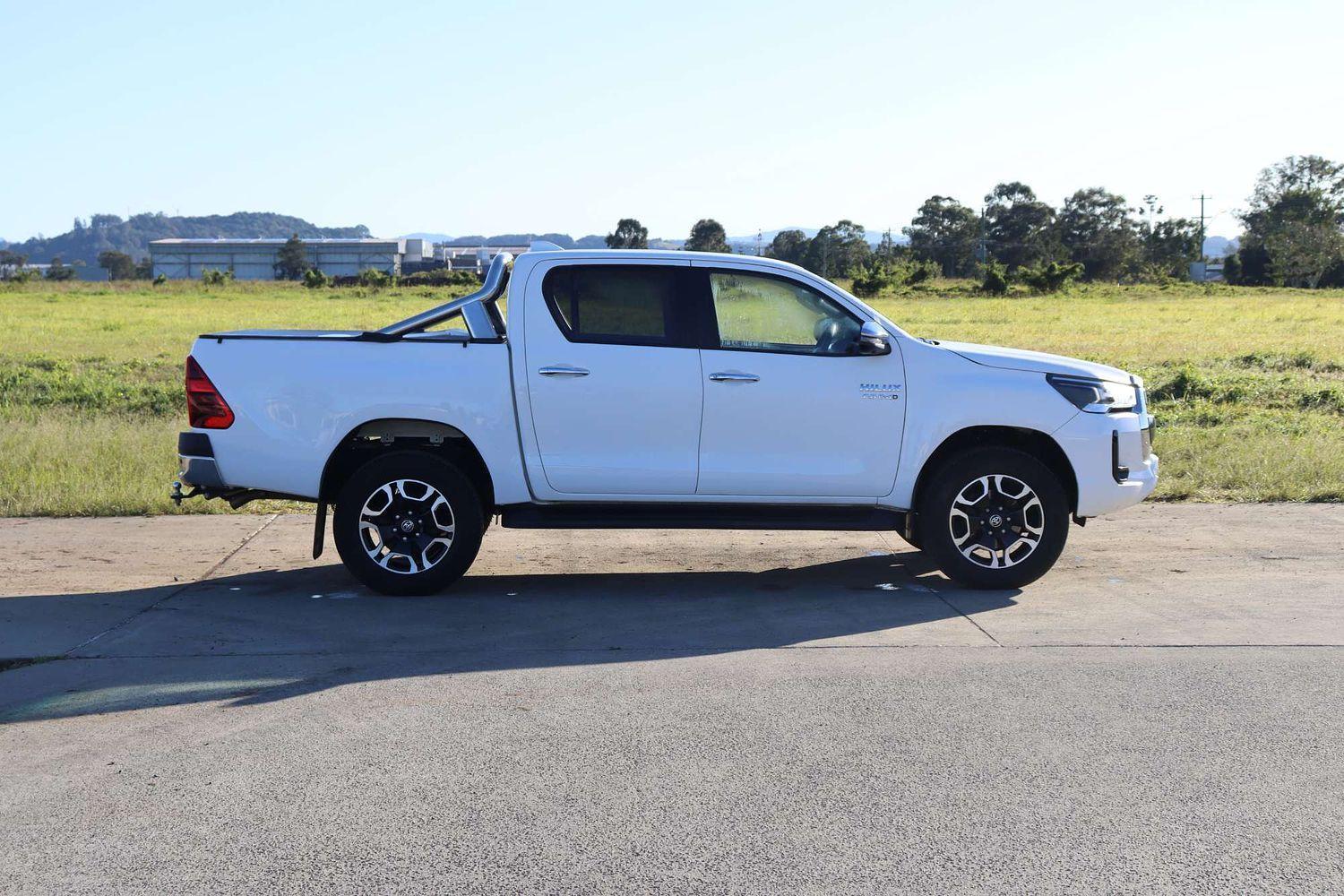 2022 Toyota Hilux SR5 in White