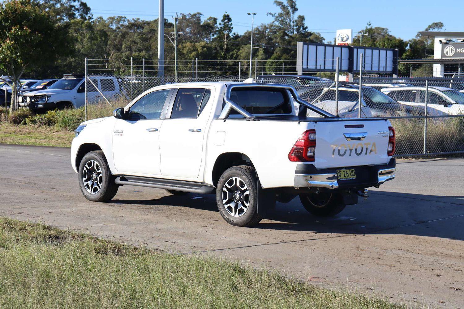 2022 Toyota Hilux SR5 in White