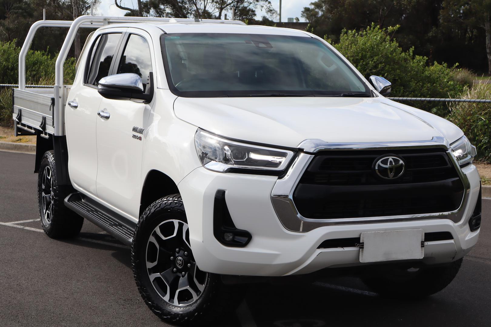 2022 Toyota Hilux SR5 in White