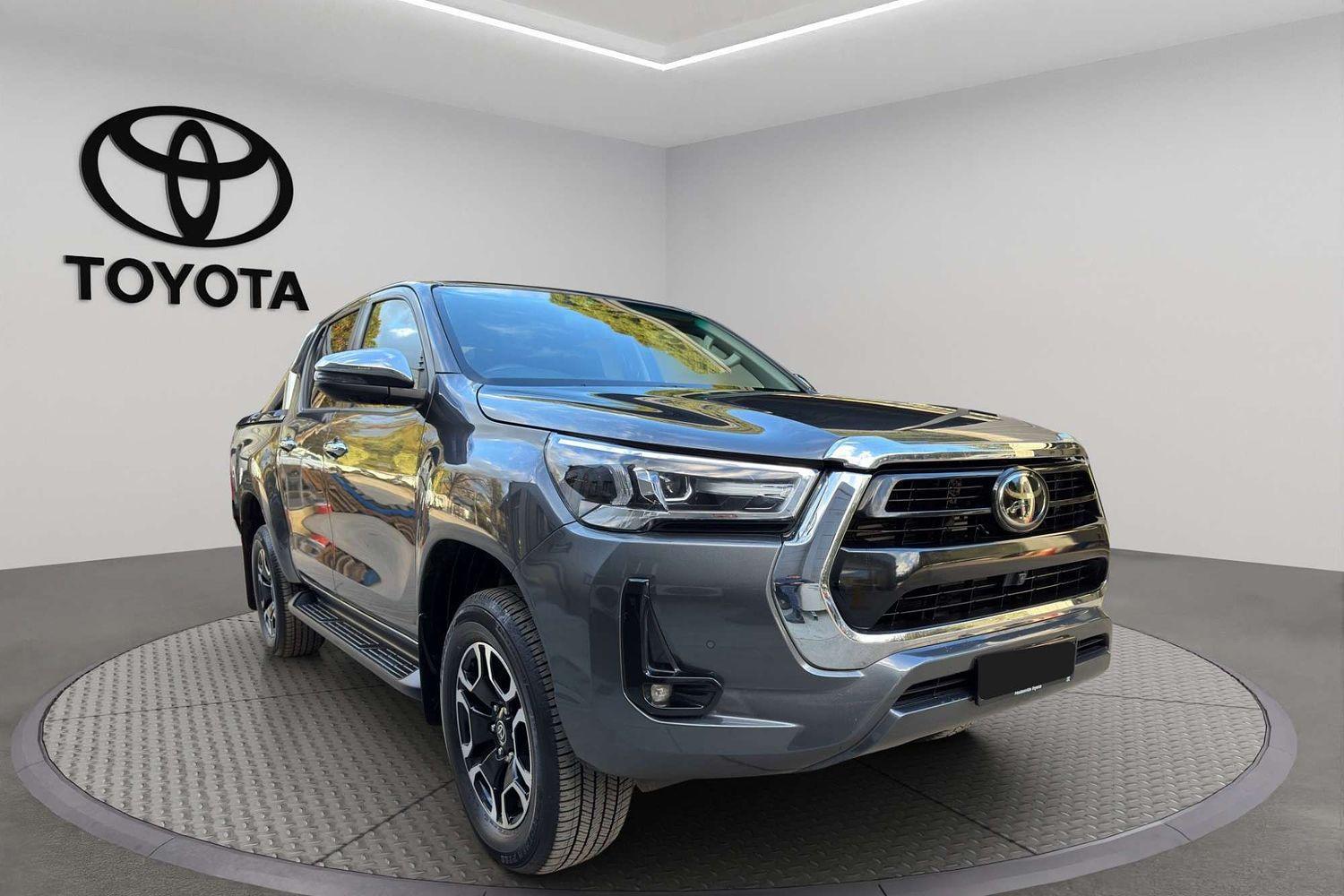 2023 Toyota Hilux SR5 in Silver