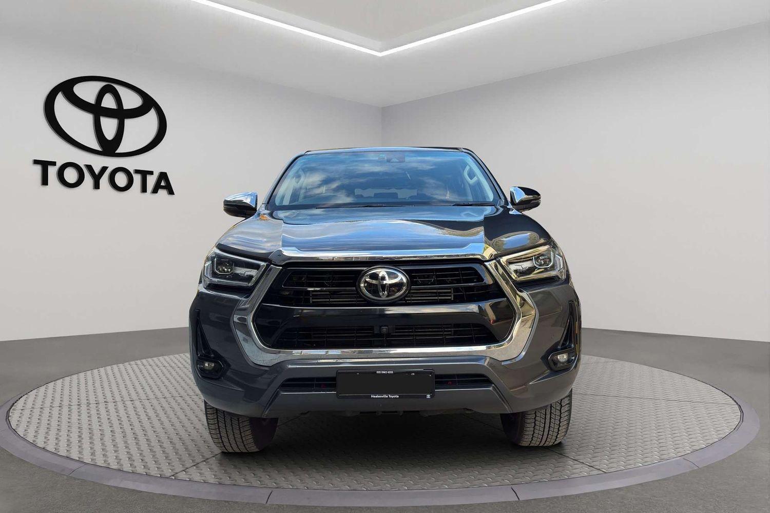 2023 Toyota Hilux SR5 in Silver