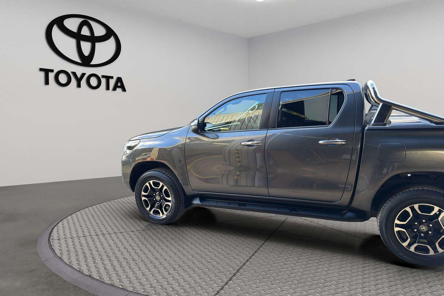 2023 Toyota Hilux SR5 in Silver