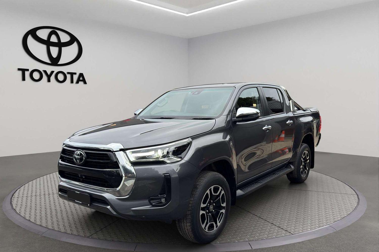 2023 Toyota Hilux SR5 in Silver