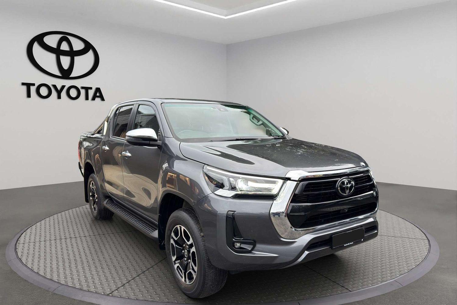 2023 Toyota Hilux SR5 in Silver