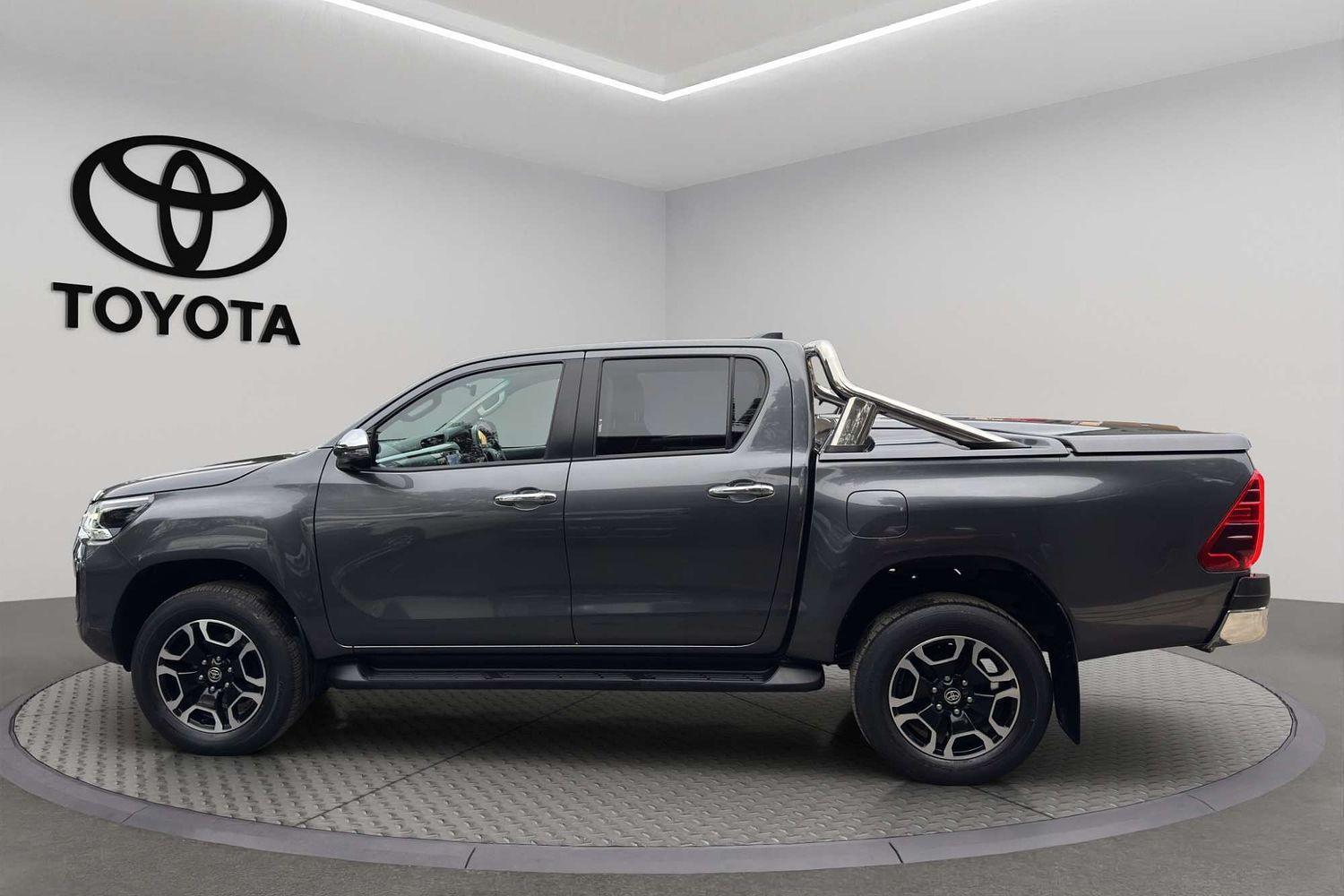 2023 Toyota Hilux SR5 in Silver