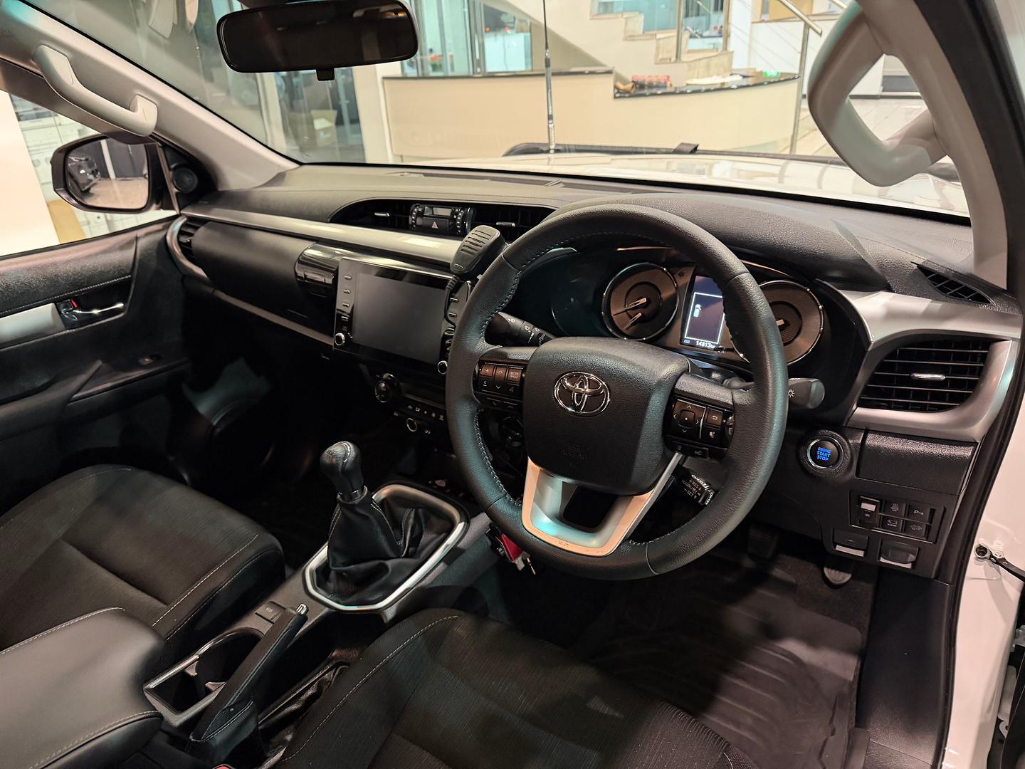 2025 Toyota Hilux SR5 in White