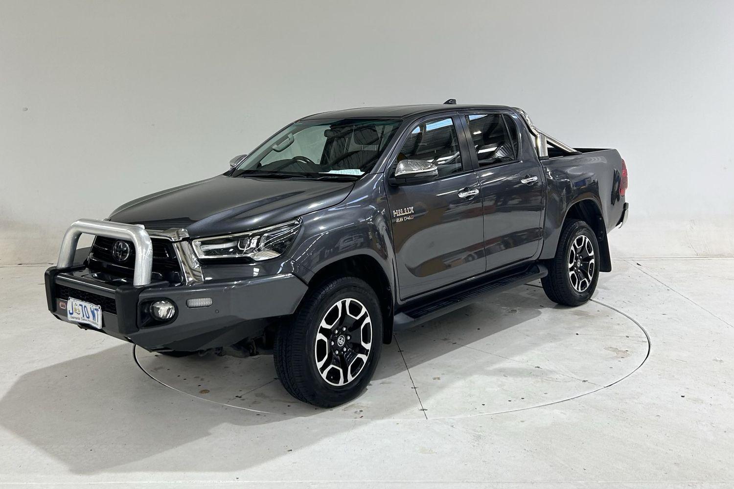 2021 Toyota Hilux SR5 in Silver