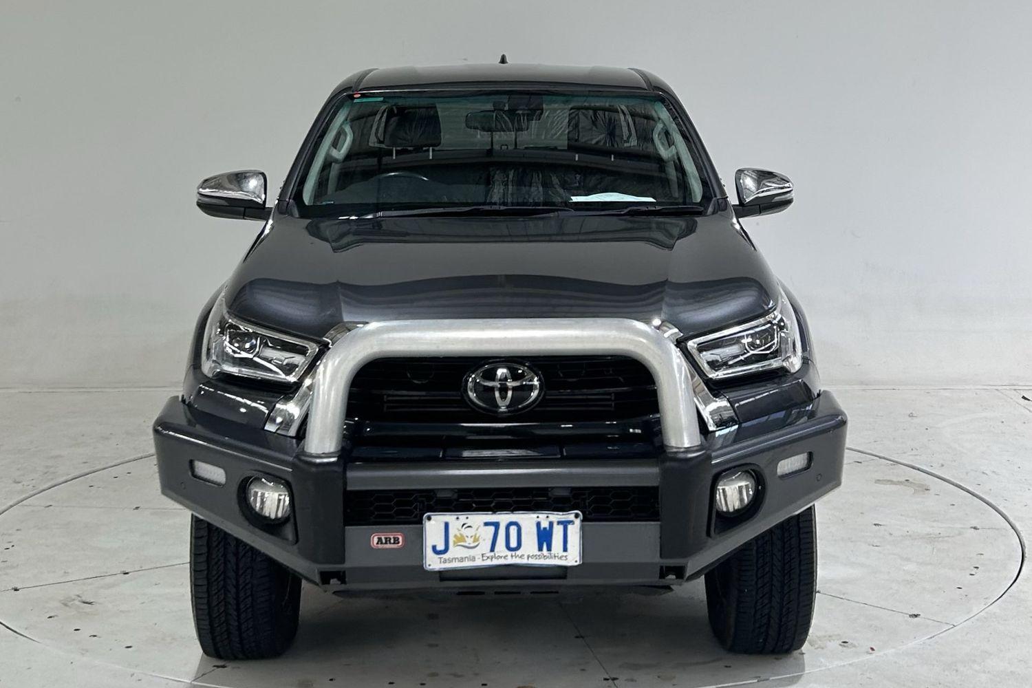 2021 Toyota Hilux SR5 in Silver