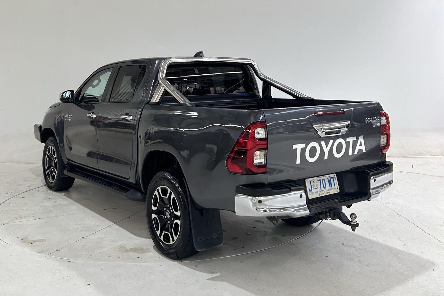 2021 Toyota Hilux SR5 in Silver