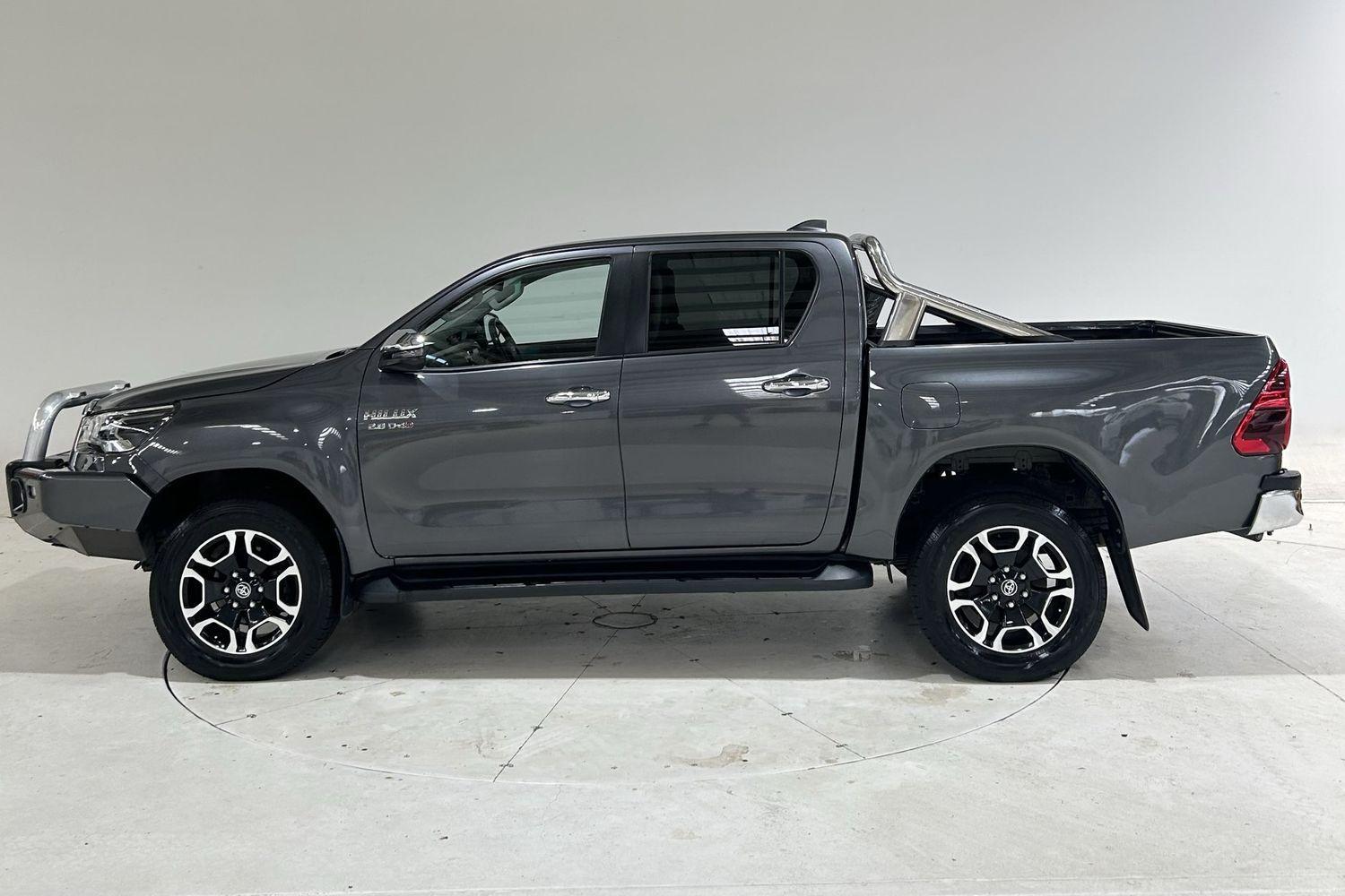 2021 Toyota Hilux SR5 in Silver