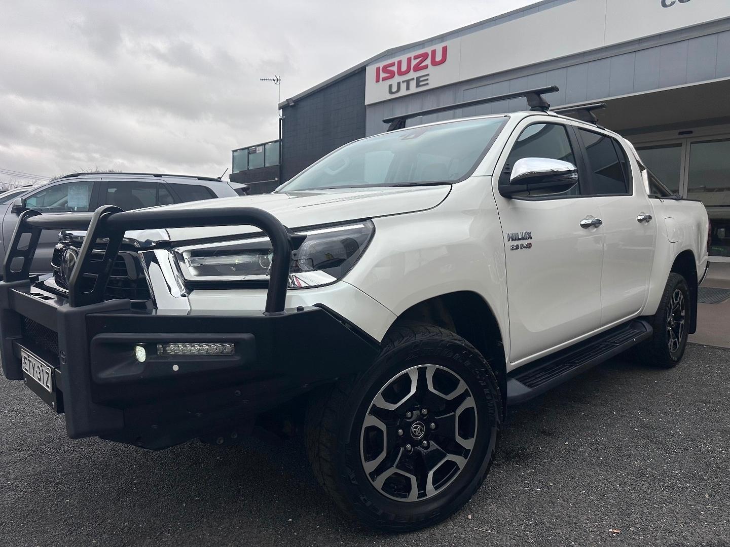 2022 Toyota Hilux SR5 in White