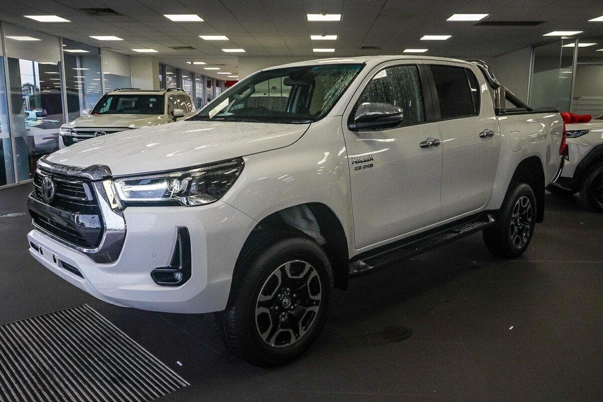 2023 Toyota Hilux SR5 in White