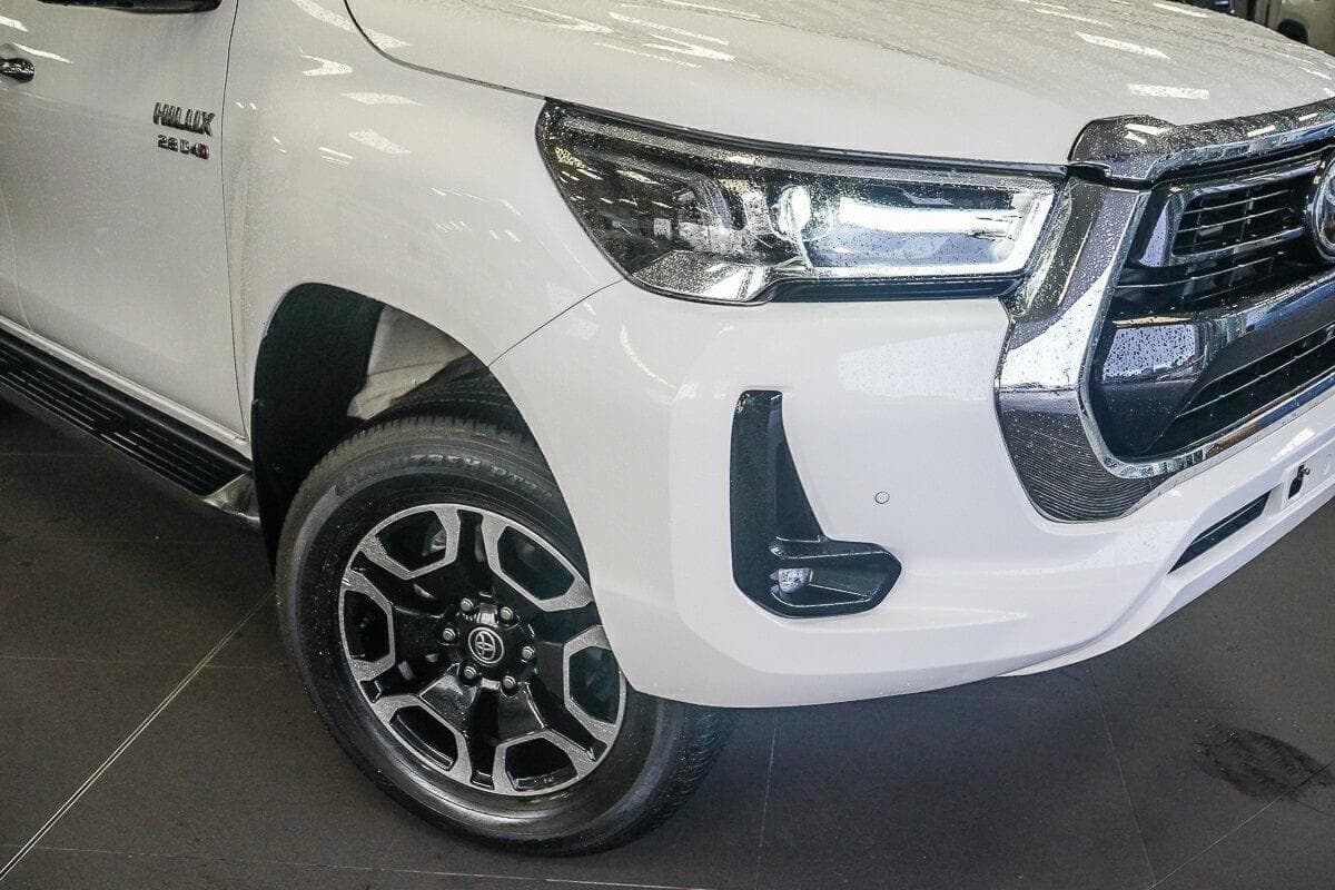2023 Toyota Hilux SR5 in White