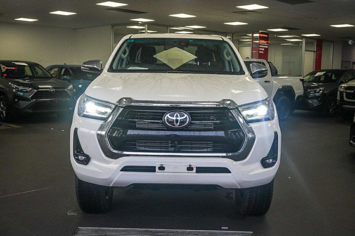 2023 Toyota Hilux SR5 in White