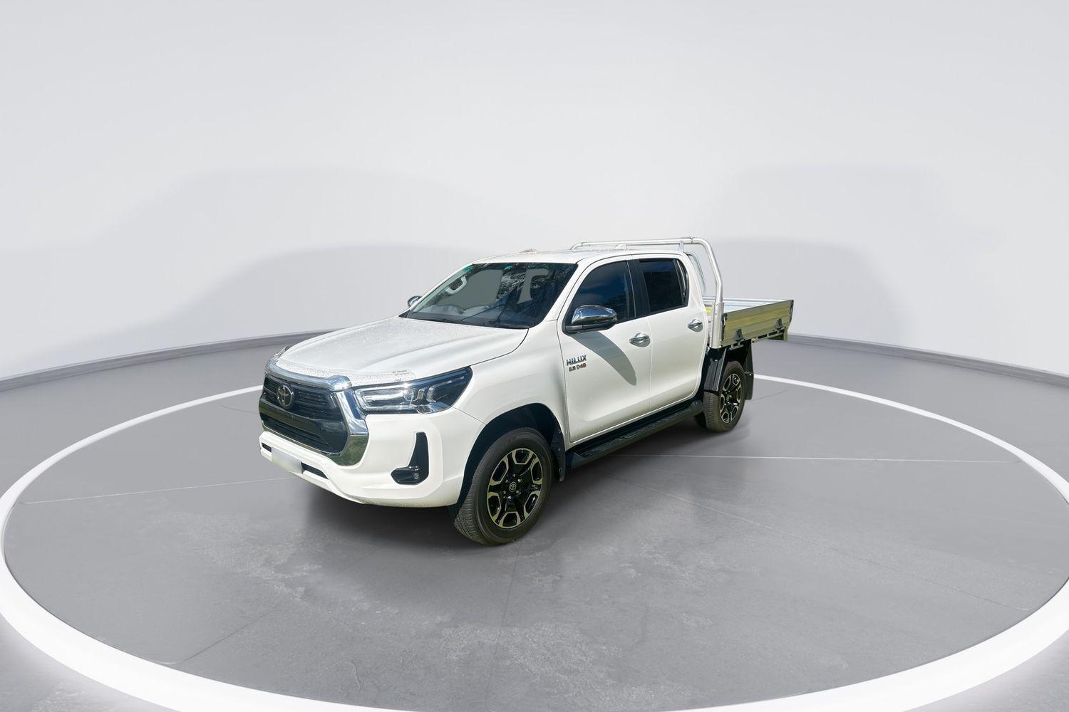 2023 Toyota Hilux SR5 in White