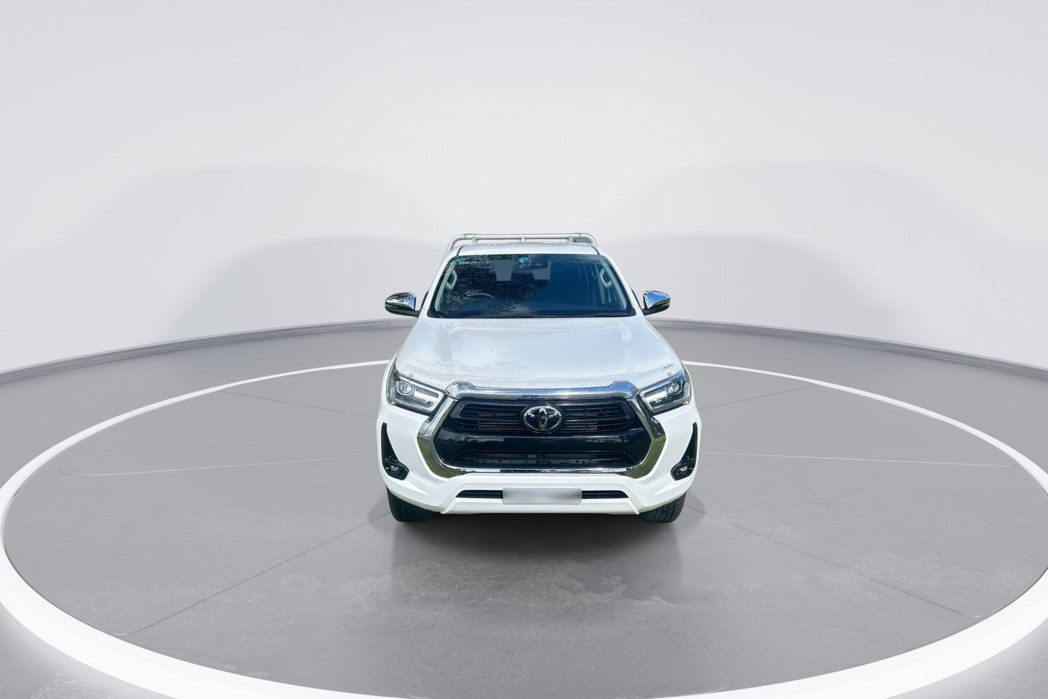 2023 Toyota Hilux SR5 in White