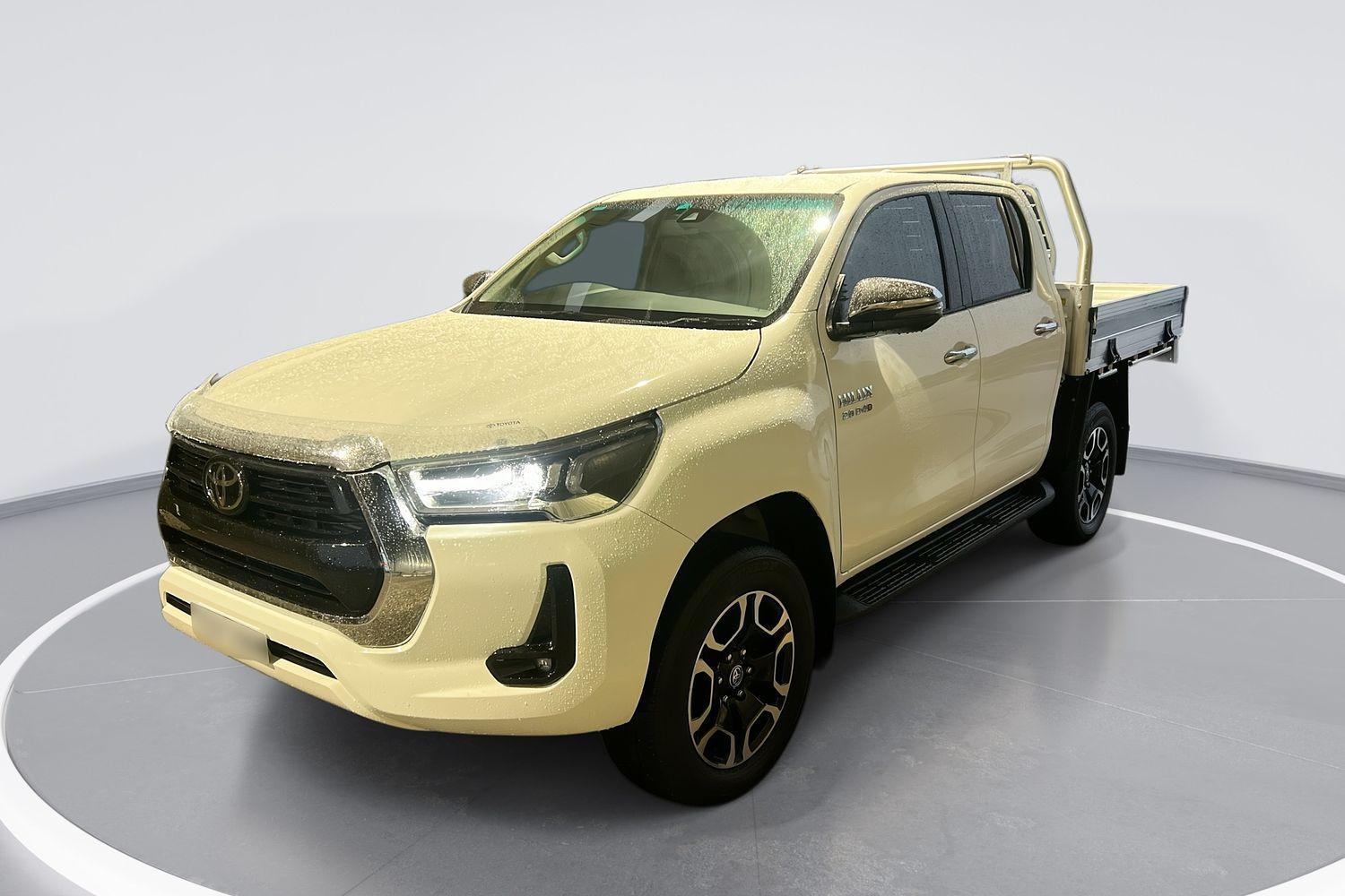 2023 Toyota Hilux SR5 in White