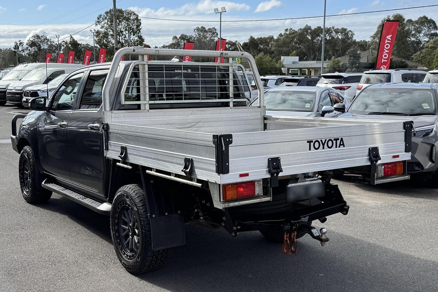 2023 Toyota Hilux SR5 in Silver