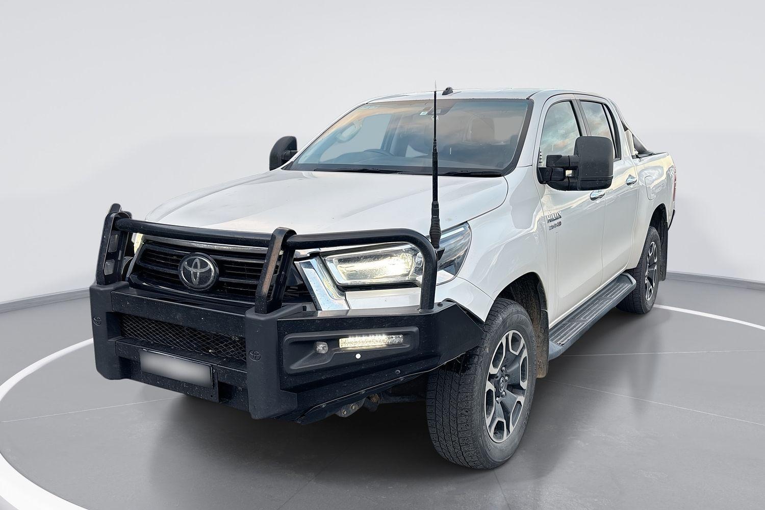 2020 Toyota Hilux SR5 in White