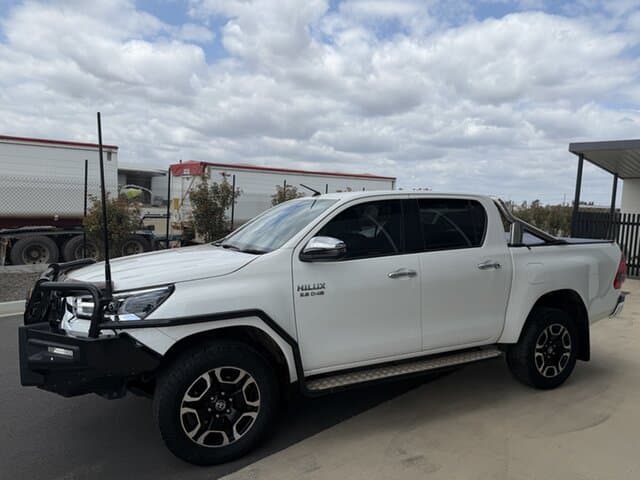 2021 Toyota Hilux SR5 in White