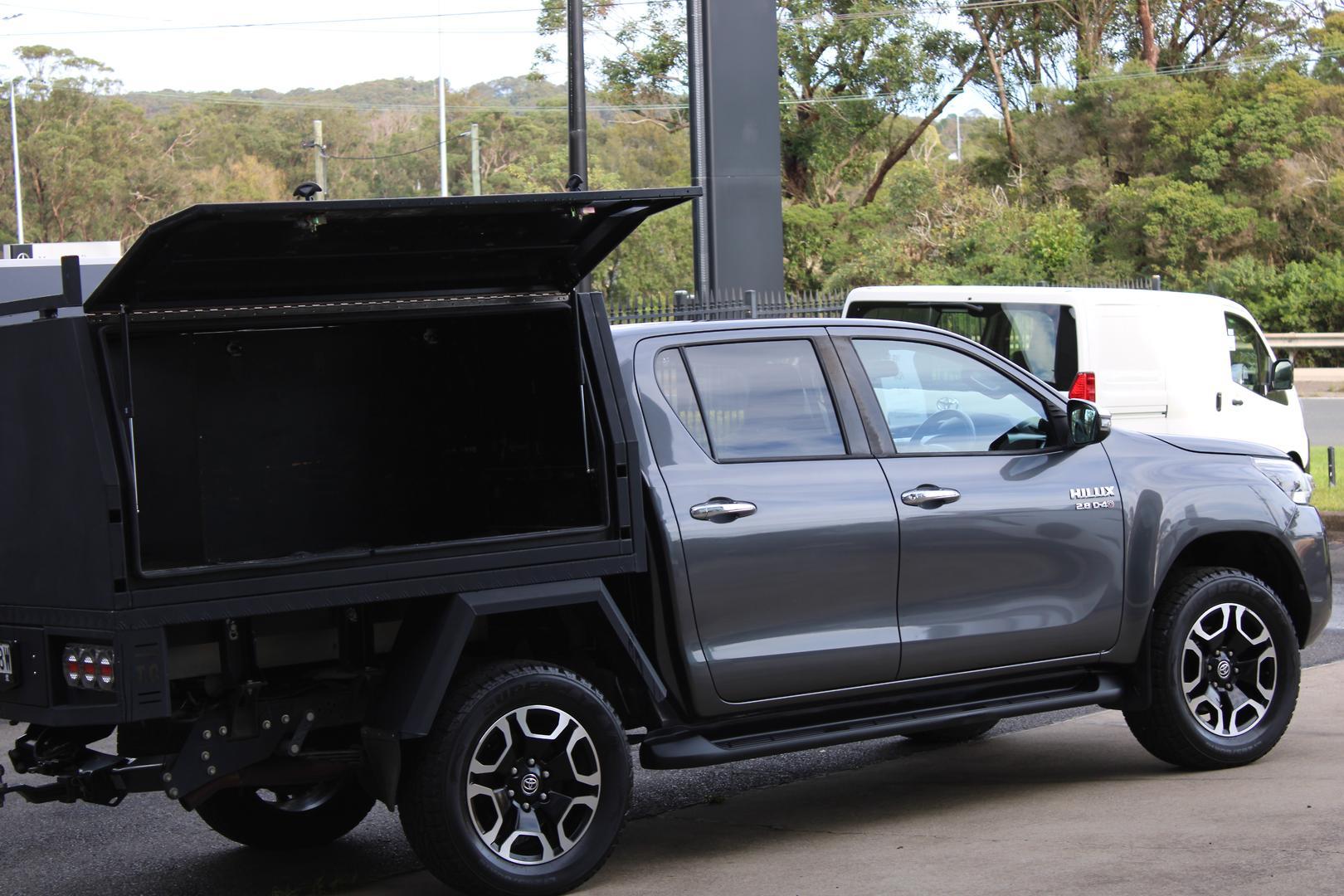 2021 Toyota Hilux SR5 in Silver
