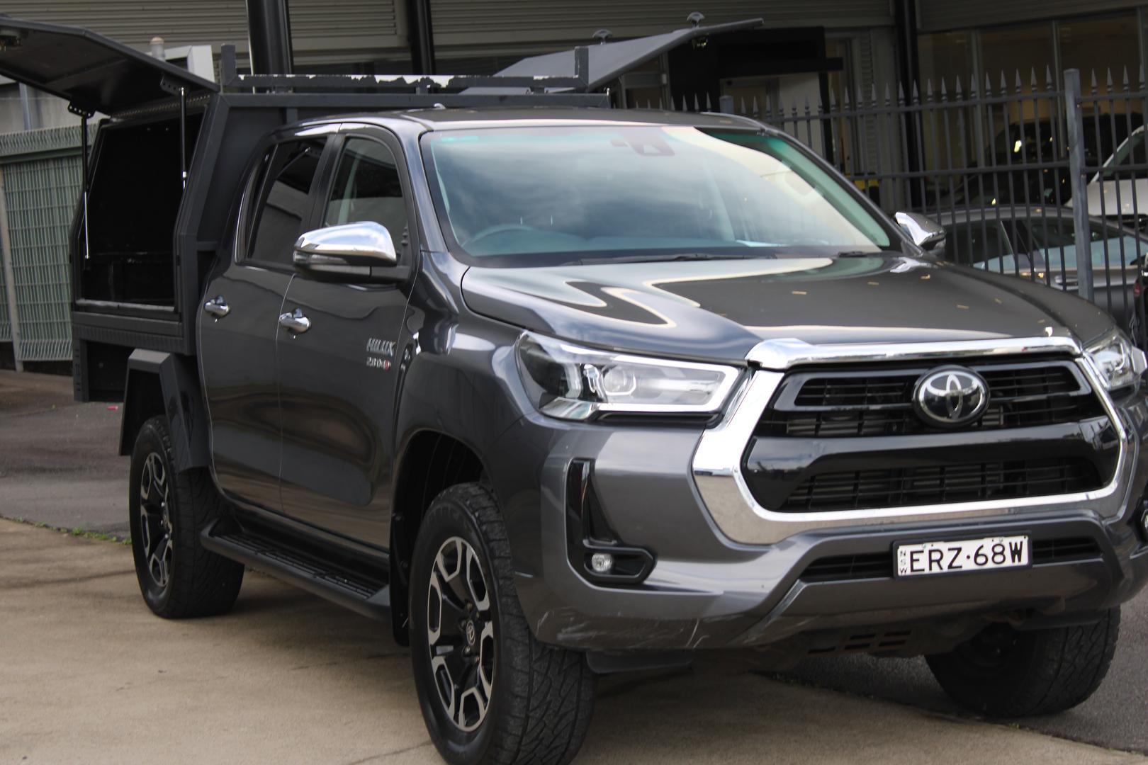 2021 Toyota Hilux SR5 in Silver
