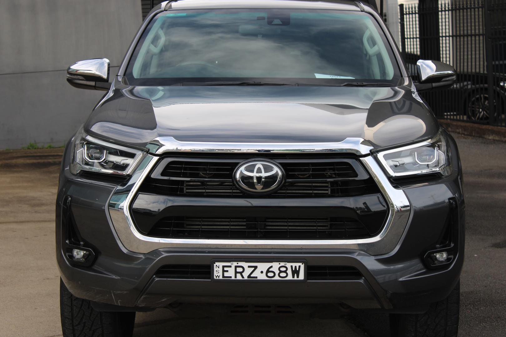 2021 Toyota Hilux SR5 in Silver