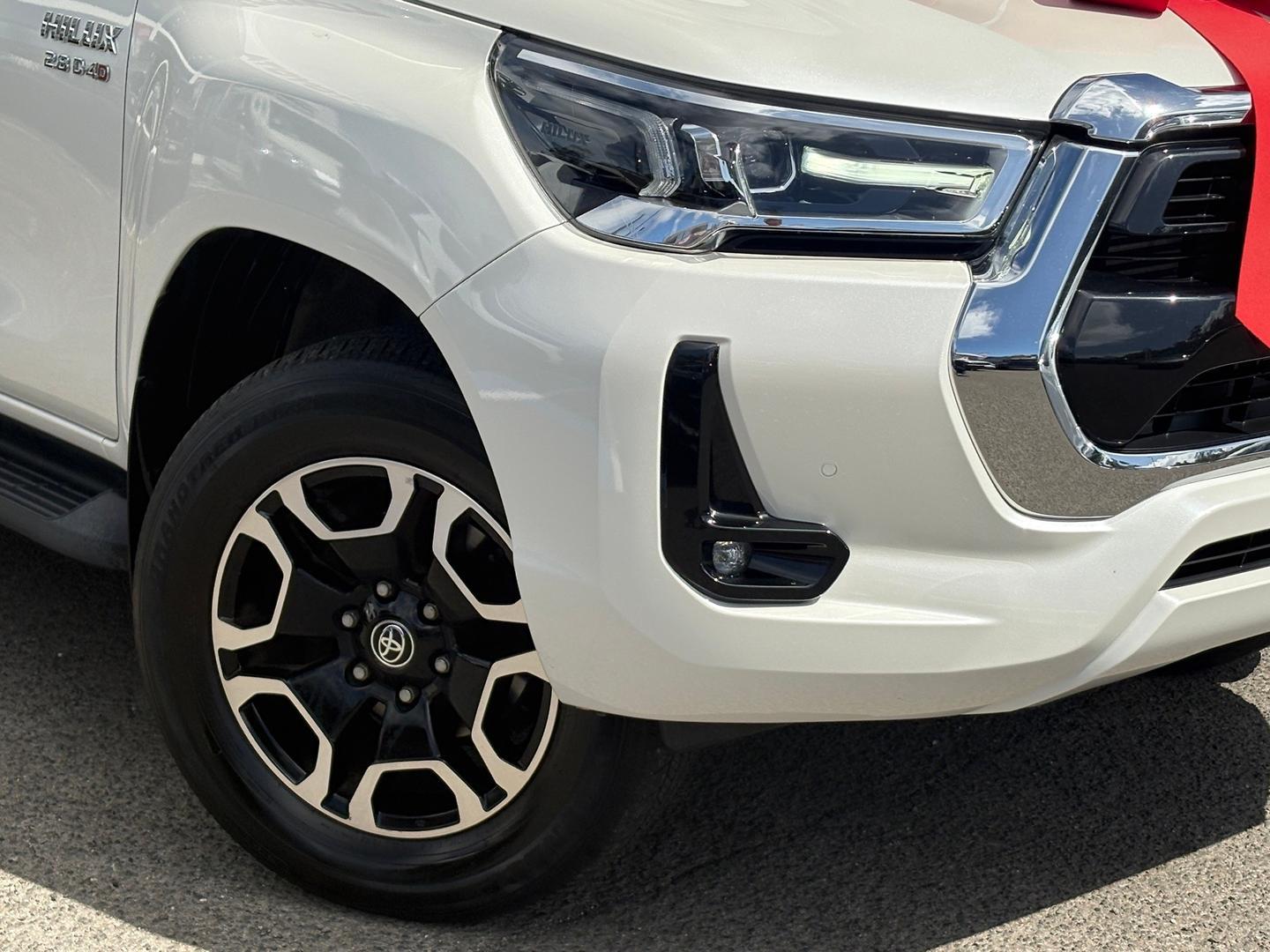 2022 Toyota Hilux SR5 in White
