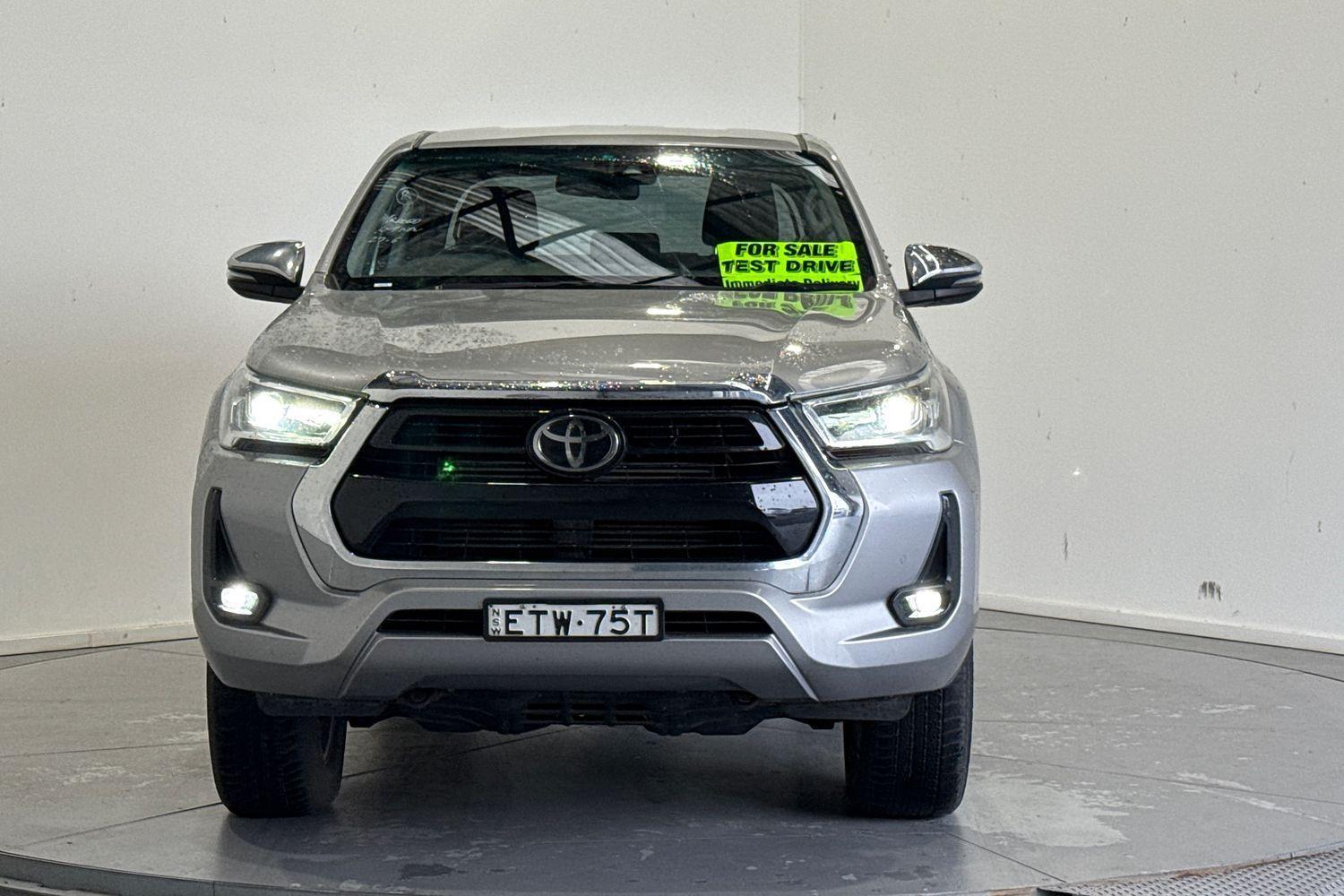 2022 Toyota Hilux SR5 in Silver