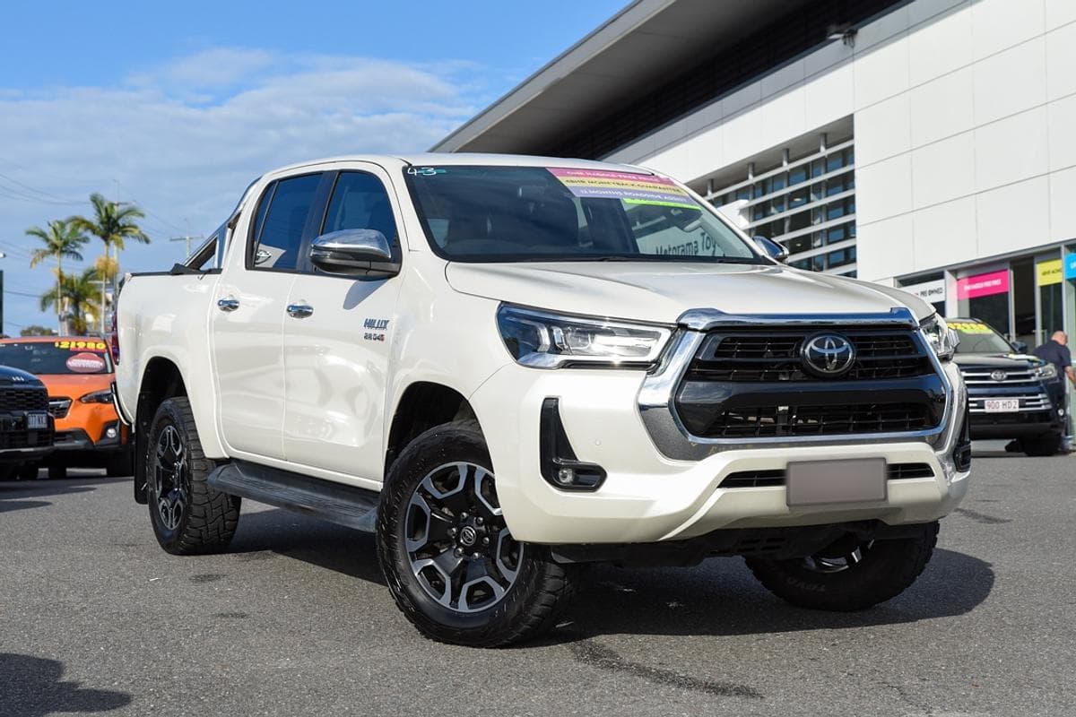 2022 Toyota Hilux SR5 in White