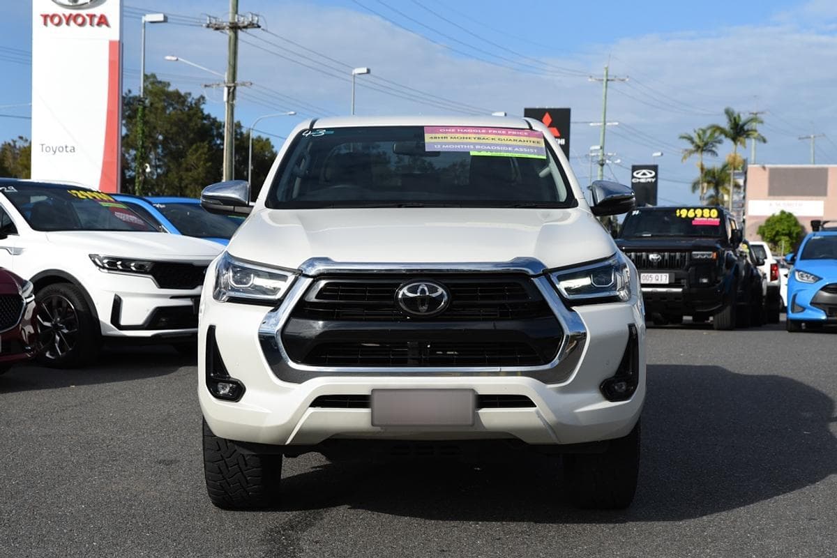 2022 Toyota Hilux SR5 in White