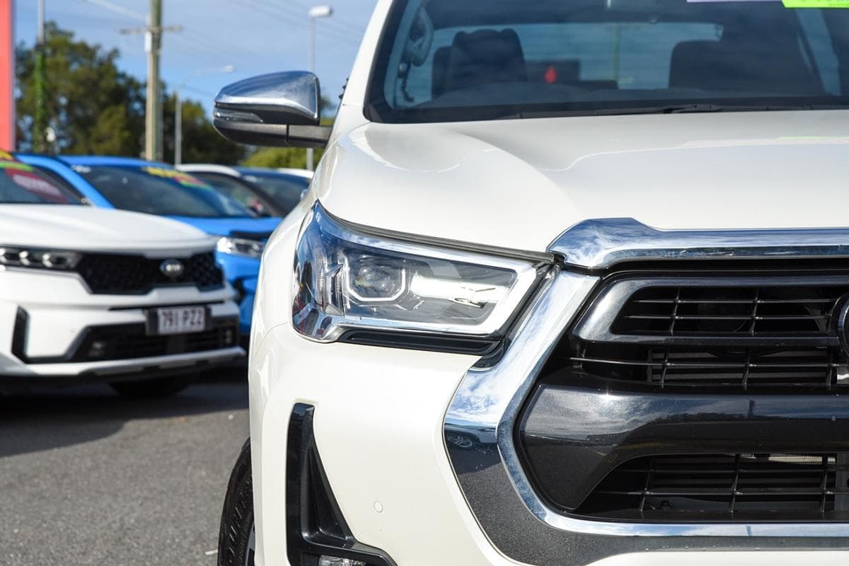 2022 Toyota Hilux SR5 in White