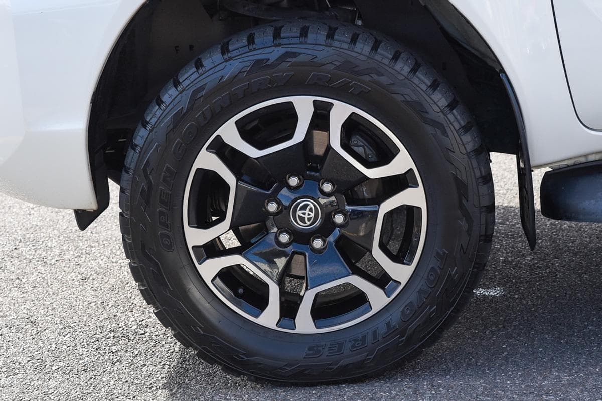 2022 Toyota Hilux SR5 in White