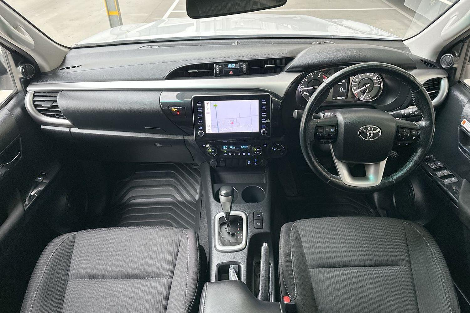 2023 Toyota Hilux SR5 in White