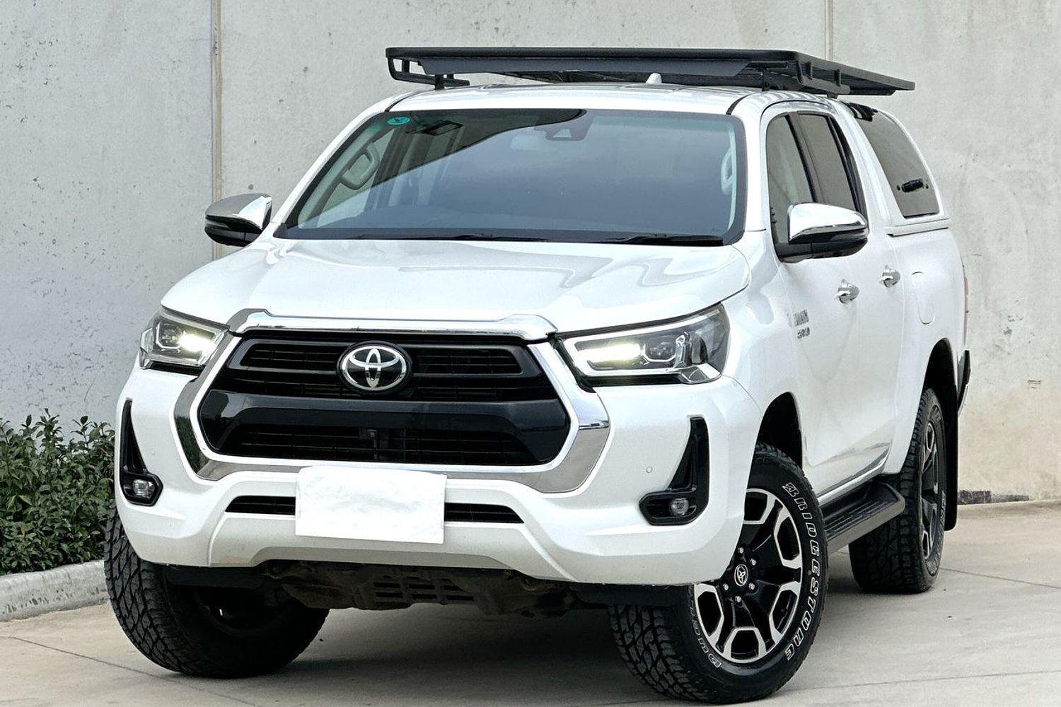 2023 Toyota Hilux SR5 in White