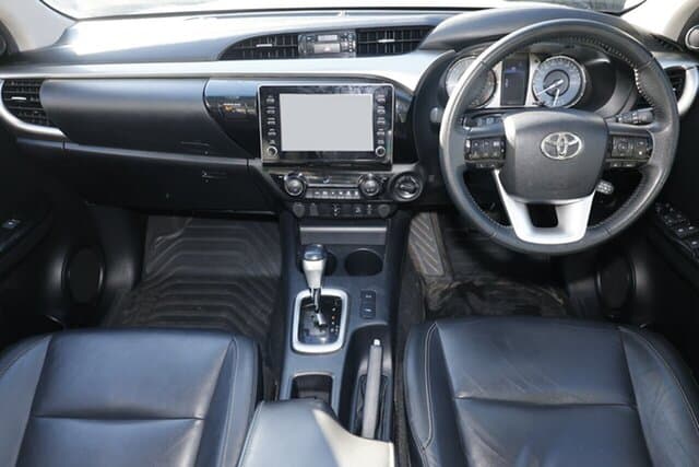 2023 Toyota Hilux SR5 in White