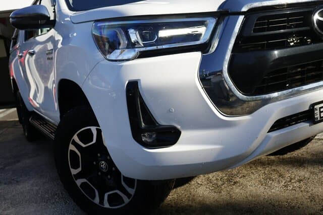 2023 Toyota Hilux SR5 in White