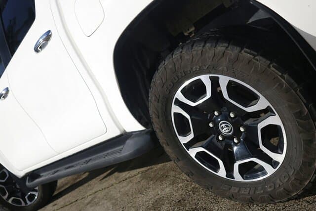 2023 Toyota Hilux SR5 in White