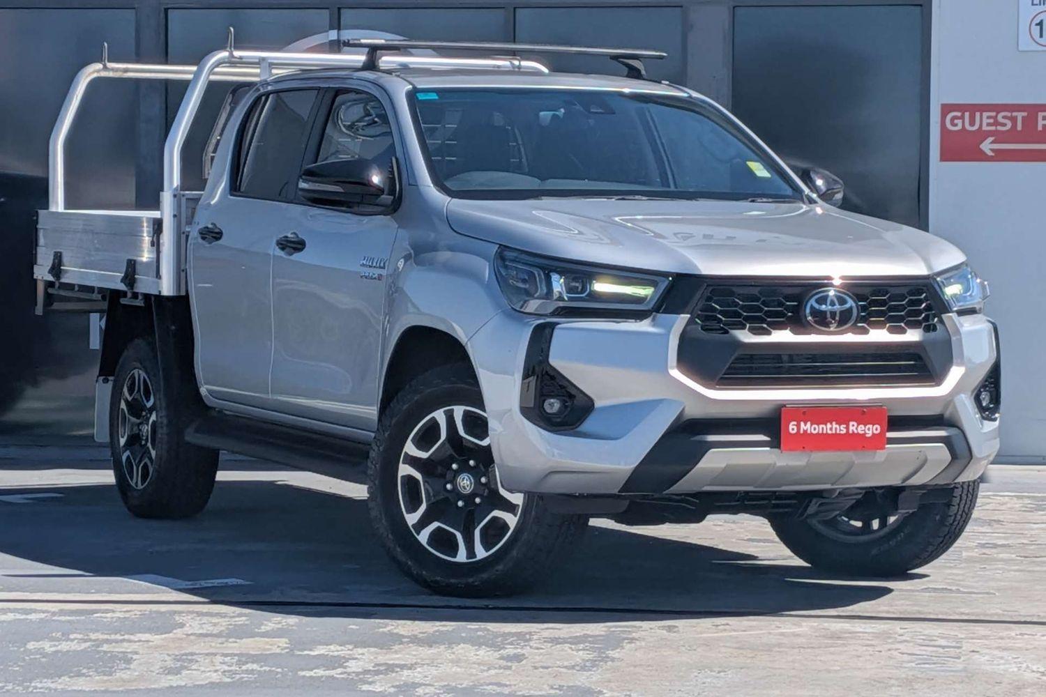 2024 Toyota Hilux SR5 in Silver