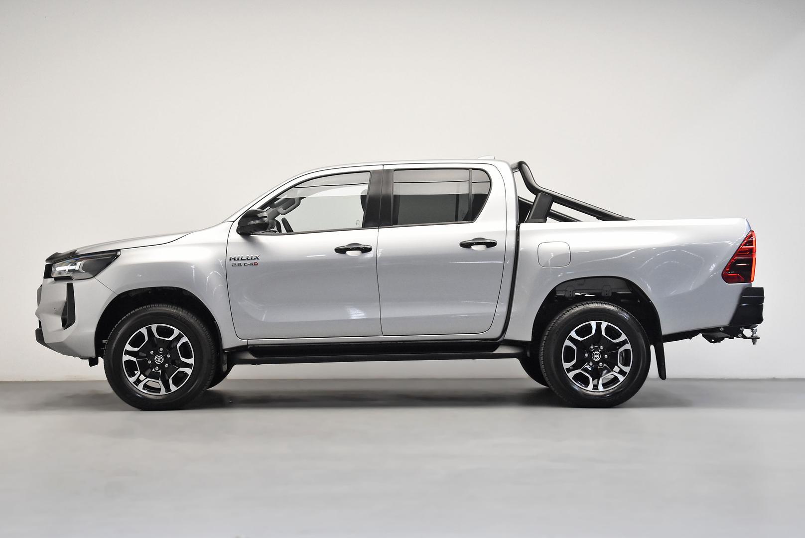 2025 Toyota Hilux SR5 in Silver