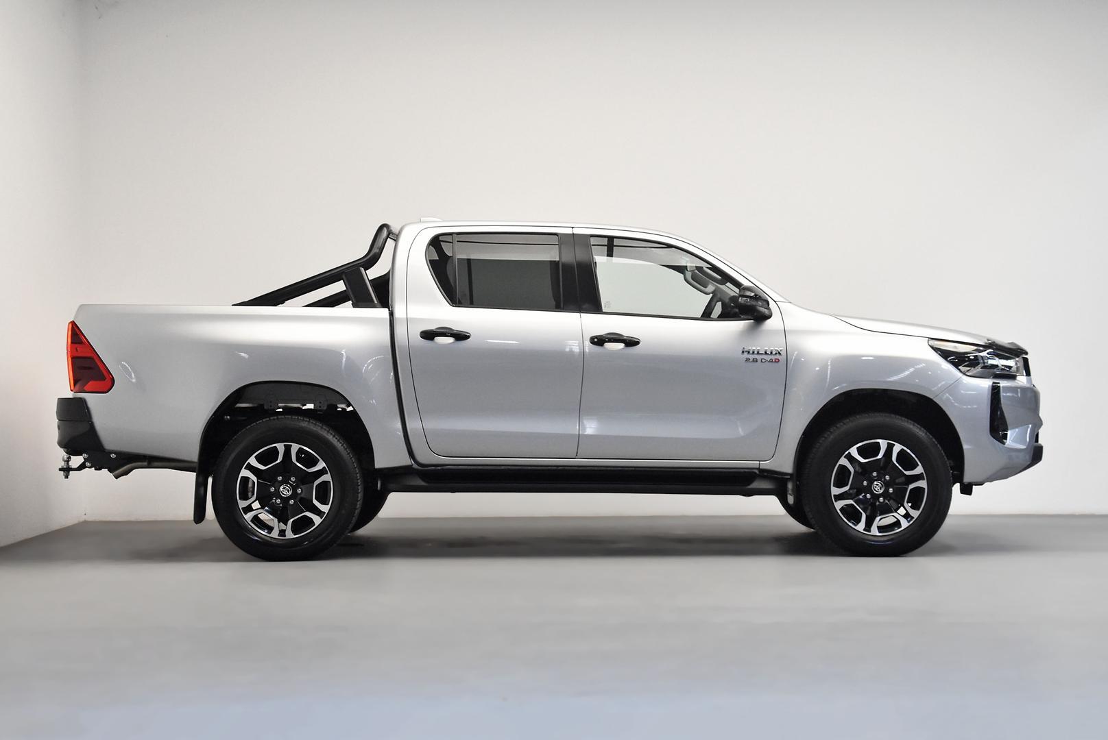 2025 Toyota Hilux SR5 in Silver