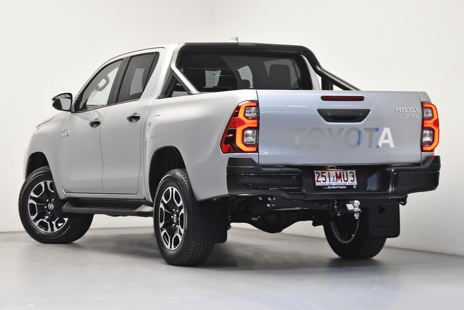 2025 Toyota Hilux SR5 in Silver