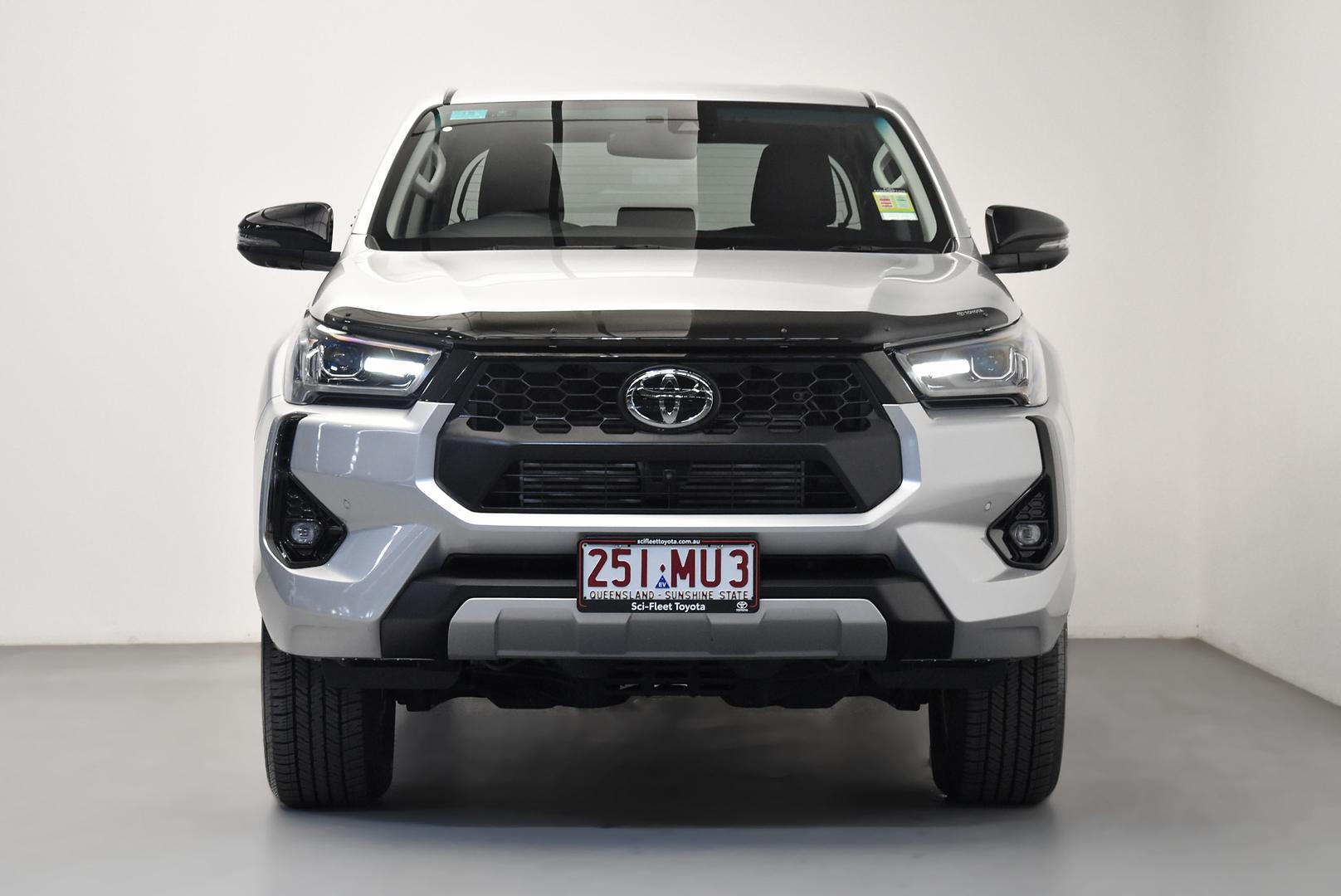2025 Toyota Hilux SR5 in Silver